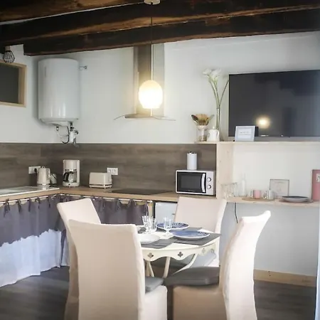 Appartement Lumineux De 35M² En Centre-Ville Ruffec  Extérieur photo